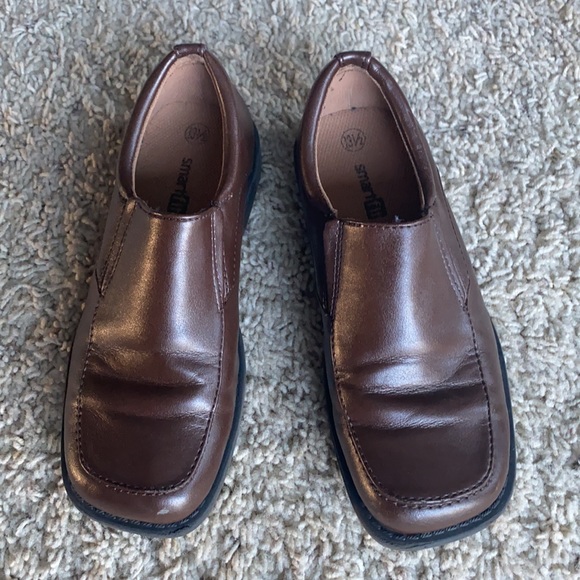 Boys brown loafer dress shoes - Picture 2 of 5